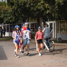 Zväčšiť fotografiu - Hviezdy dorazili do cieľa v púchove - TSK_okolo SR PU_mini-5